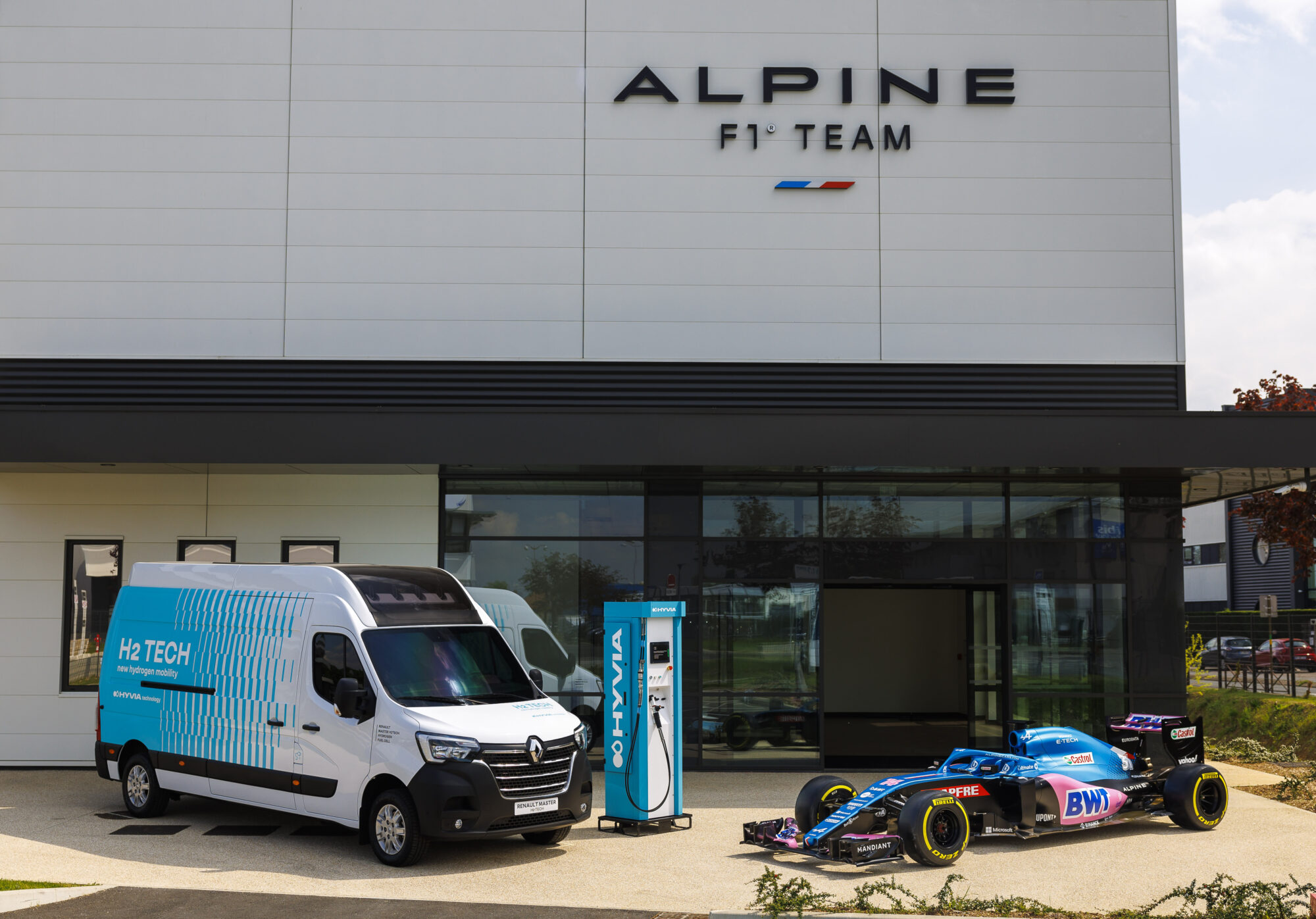 2022 - HYVIA, partenaire officiel de BWT Alpine F1 Team et du Forum Smart #038; Sustainable Mobility du Grand Prix de France de Formule 1 (1)
