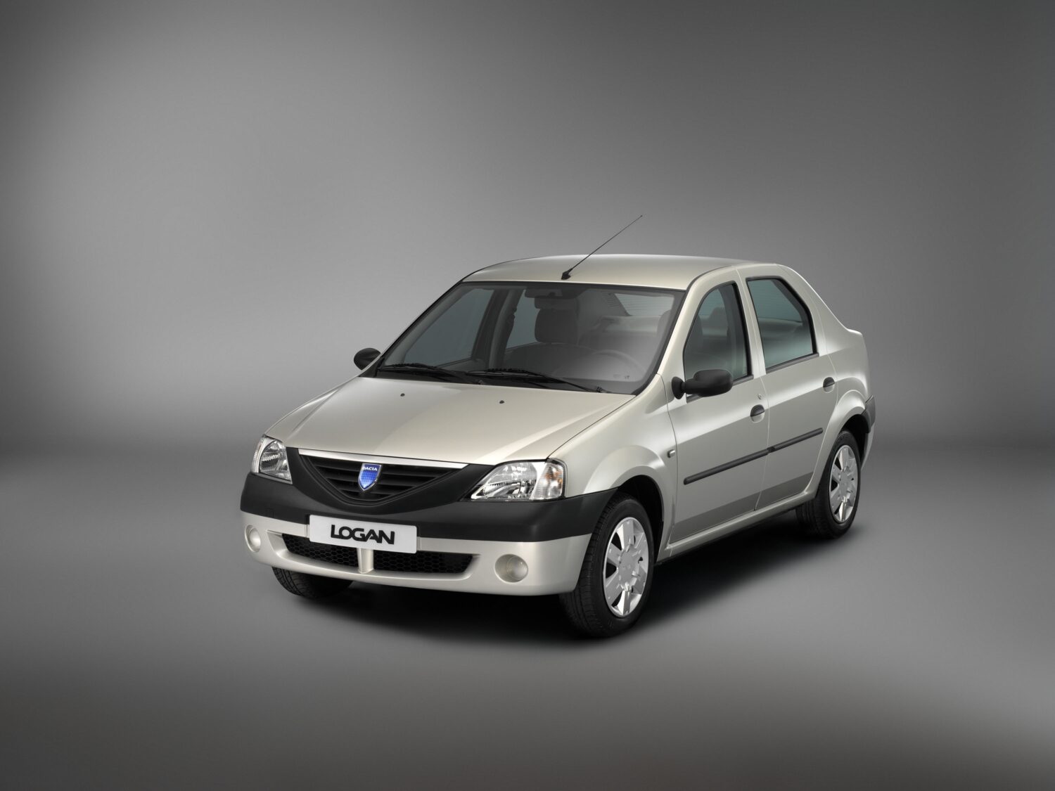 2004 - Dacia LOGAN.jpg