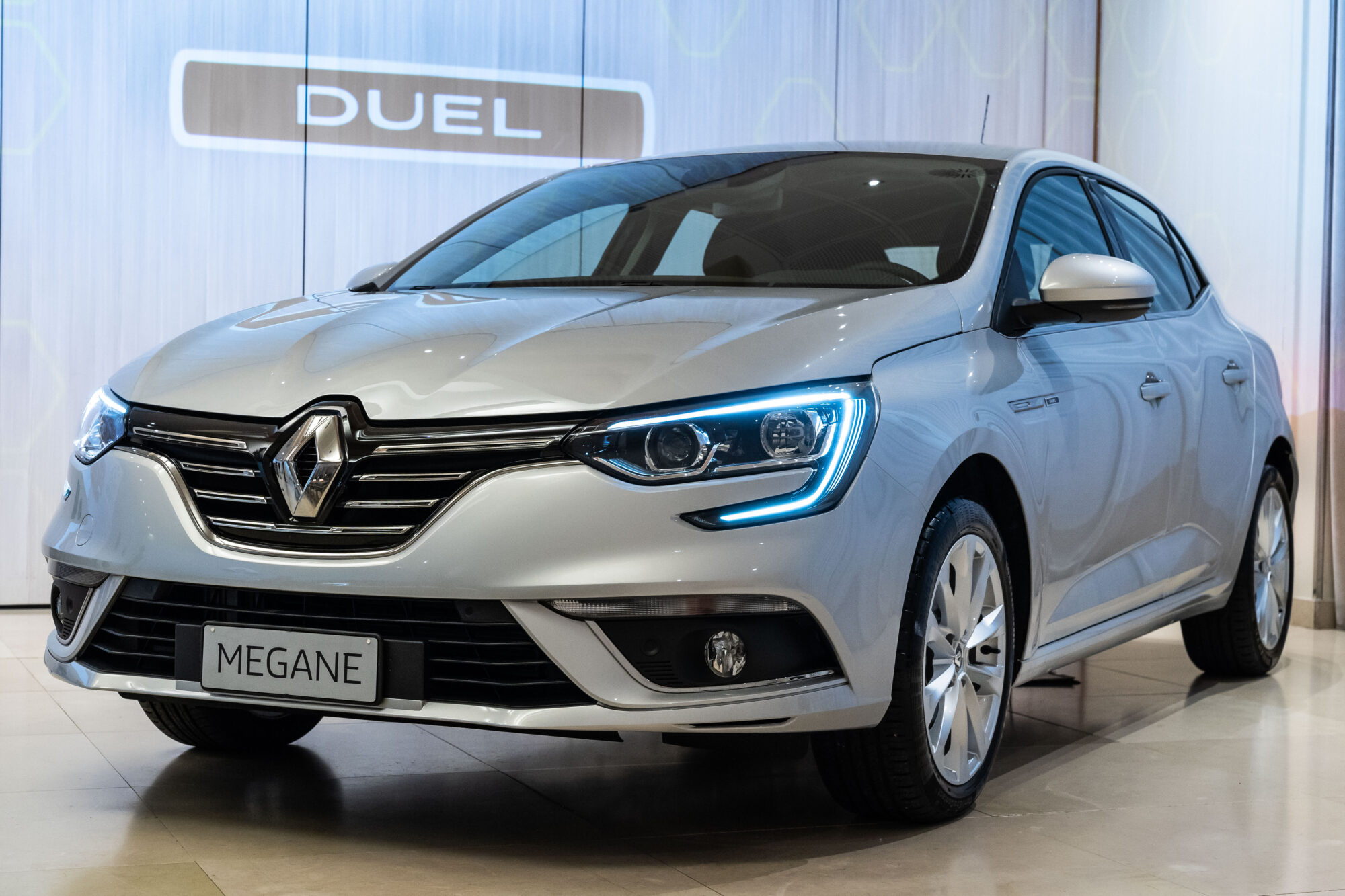 CS- Il rinnovamento e la semplificazione della gamma passa per Renault MEGANE DUEL