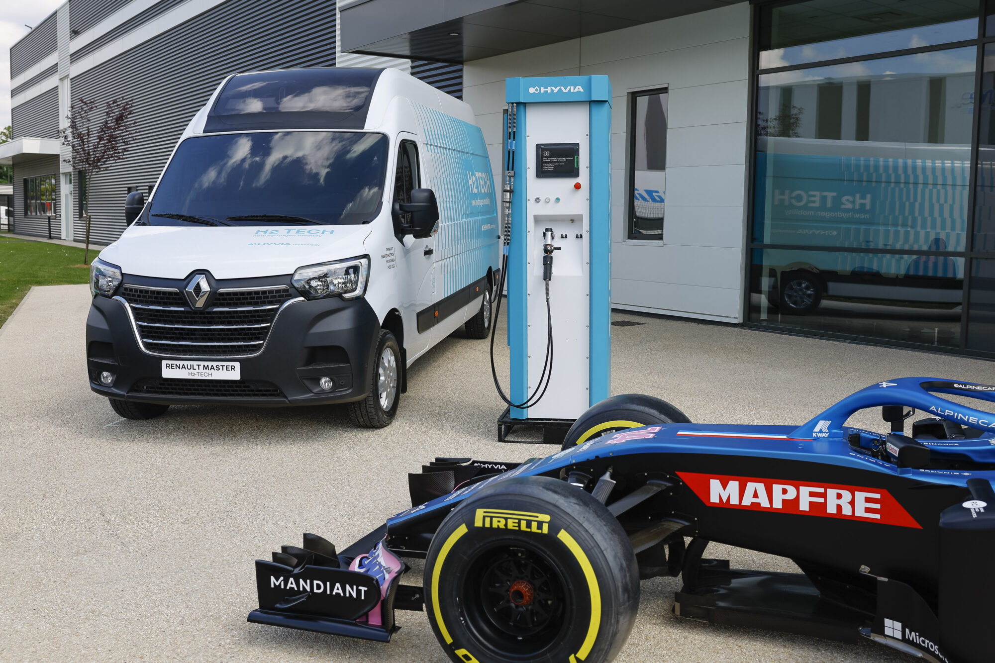 2022 - HYVIA, partenaire officiel de BWT Alpine F1 Team et du Forum Smart #038; Sustainable Mobility du Grand Prix de France de Formule 1 (2)