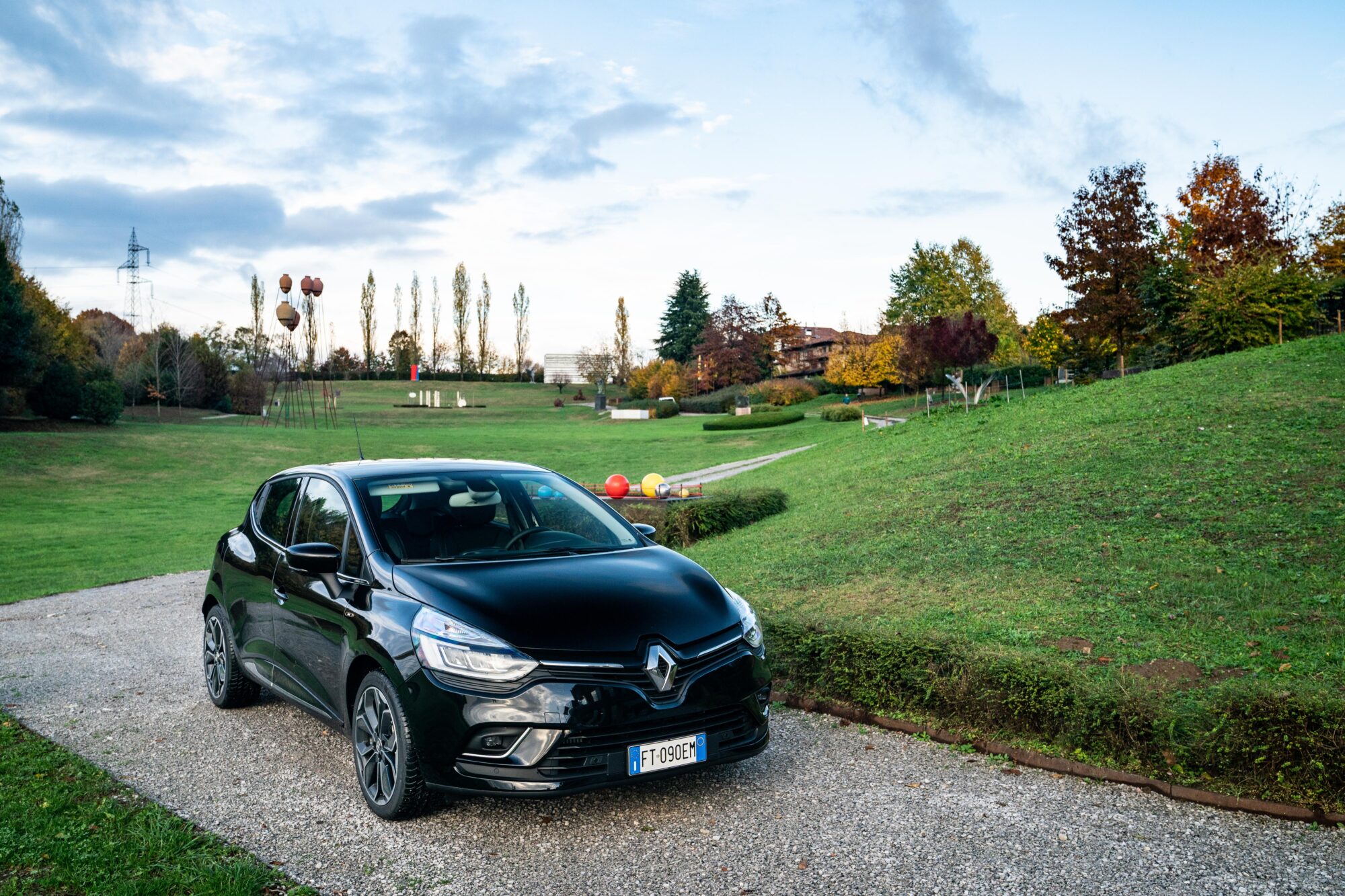 CS- Renault CLIO si veste MOSCHINO: Glamour accessibile a tutti