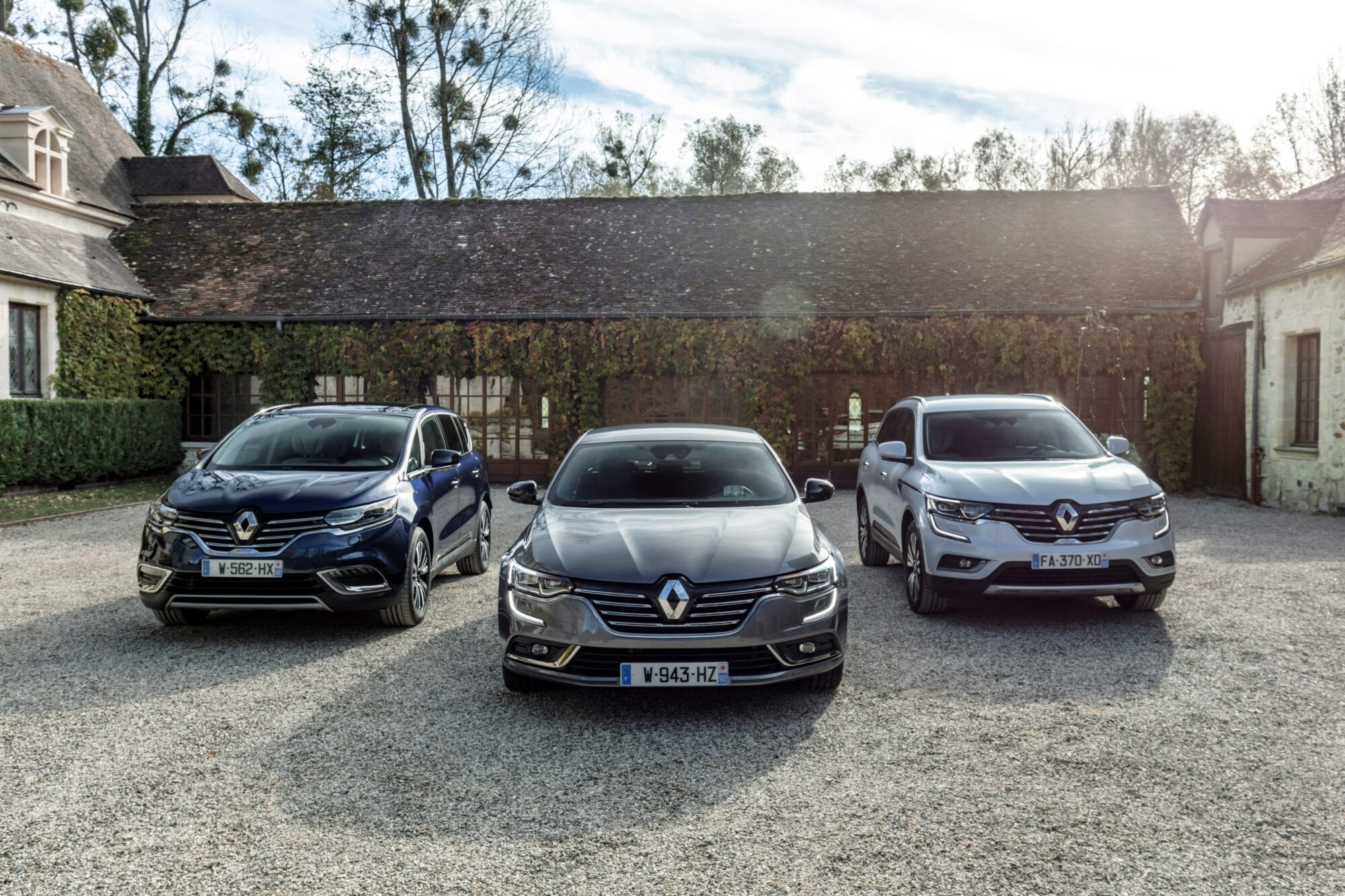 CS- Renault propone un top di gamma unico arricchito da nuove motorizzazioni ..jpeg