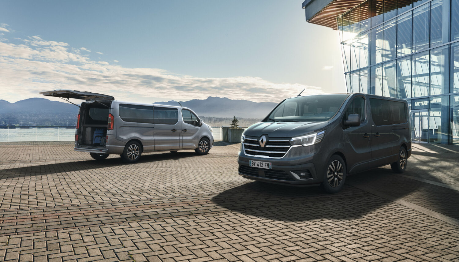 2021 - New Renault Trafic Spaceclass on location..jpeg