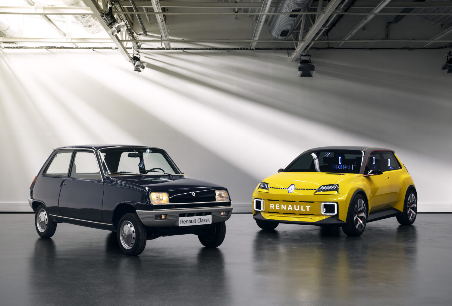 2021 - RENAULT 5 PROTOTYPE AND RENAULT 5 TL