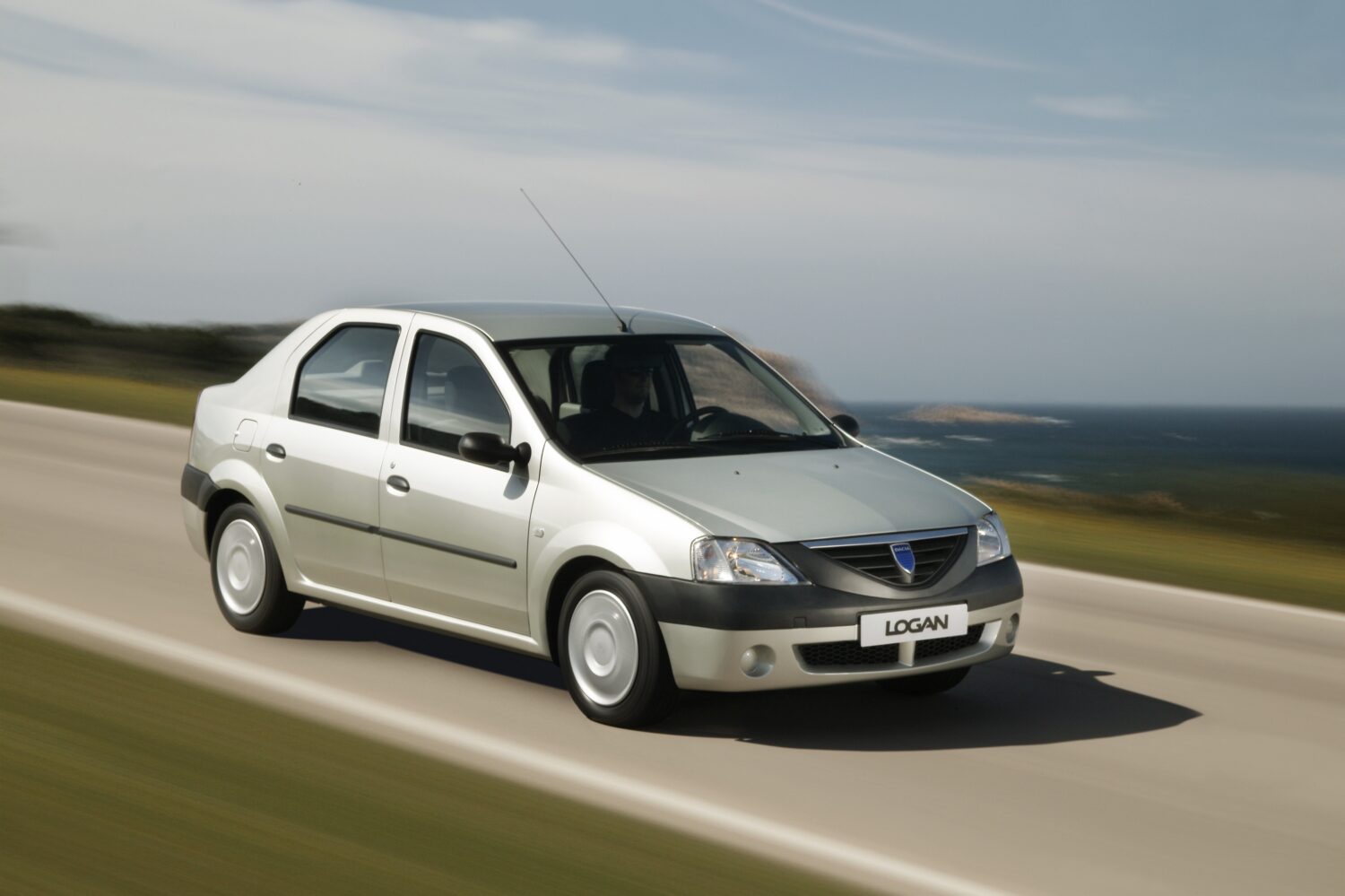2004 - Dacia LOGAN.jpg