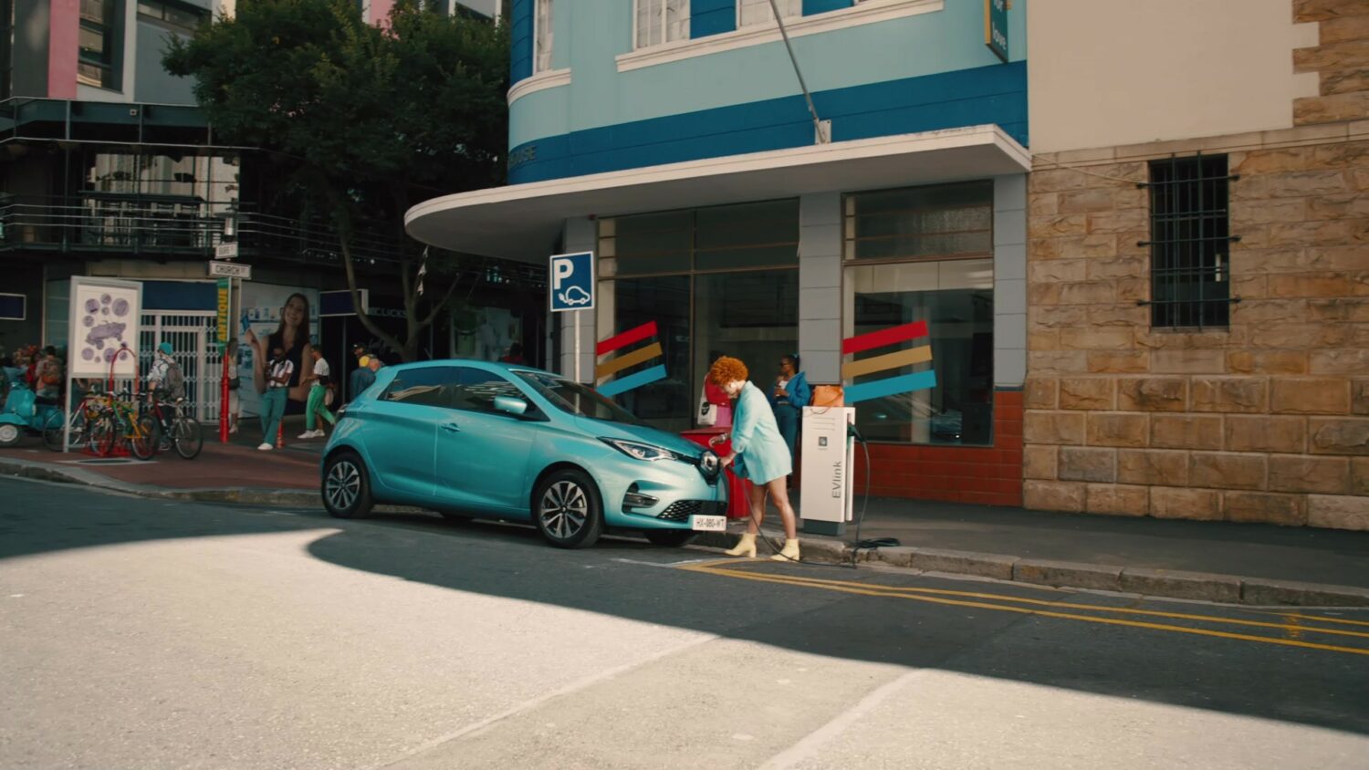 2021 - Renault ZOE advertising campaign - The Chase & Leaving the nest
