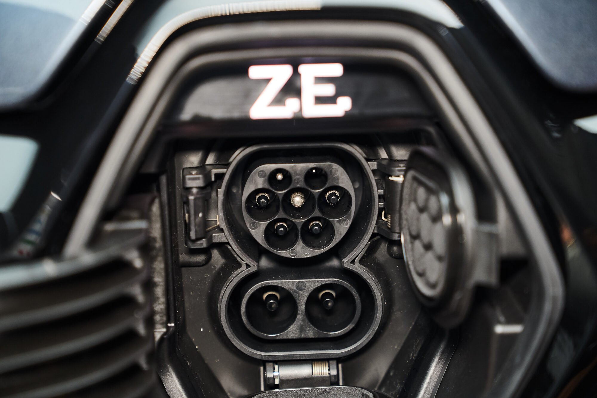 Nuova ZOE - Il piacere della guida 100 % elettrica assume una nuova dimensione