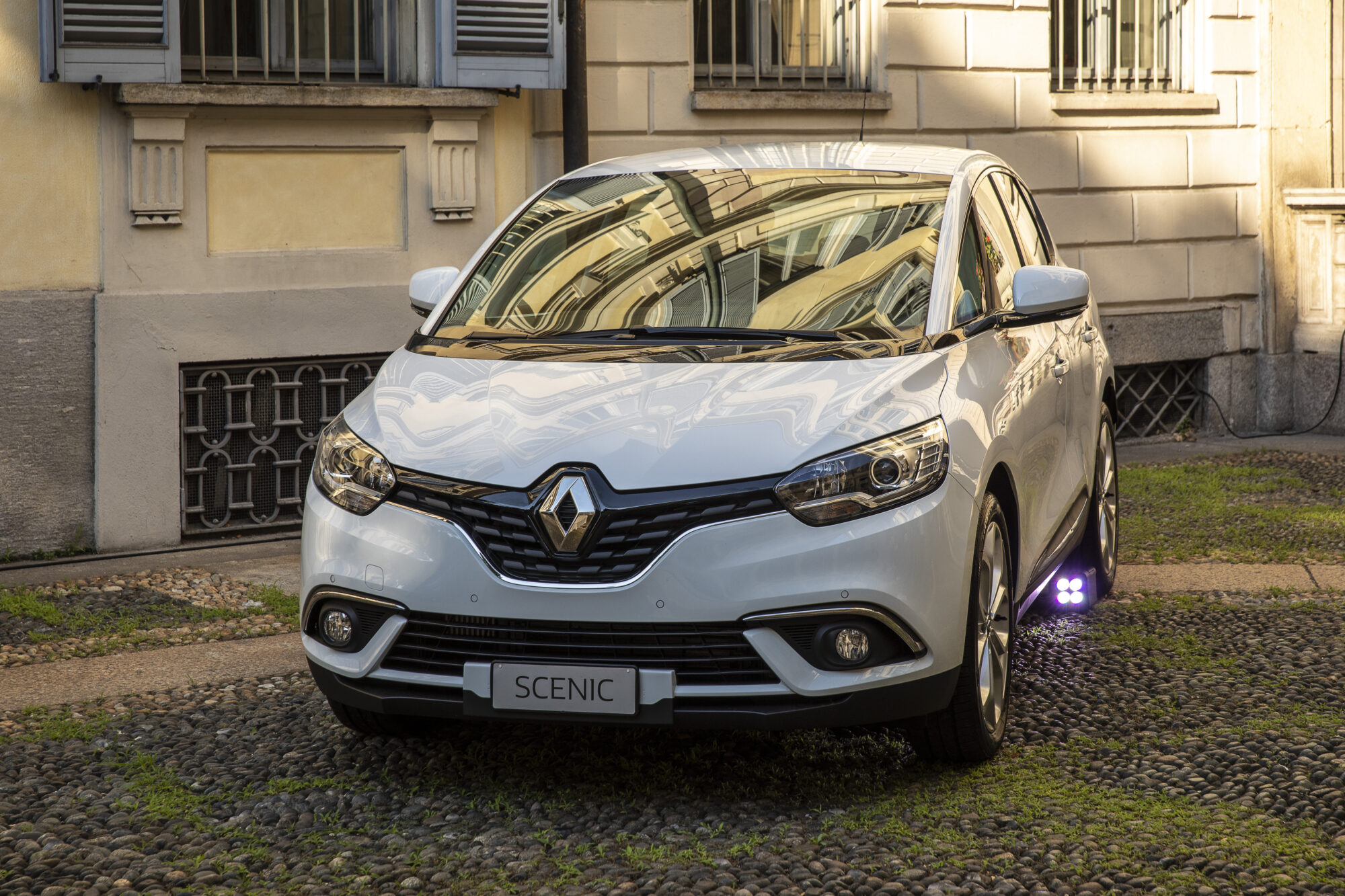 CS- Renault continua a rinnovare con la GAMMA TRASVERSALE BUSINESS per la clientela professionale
