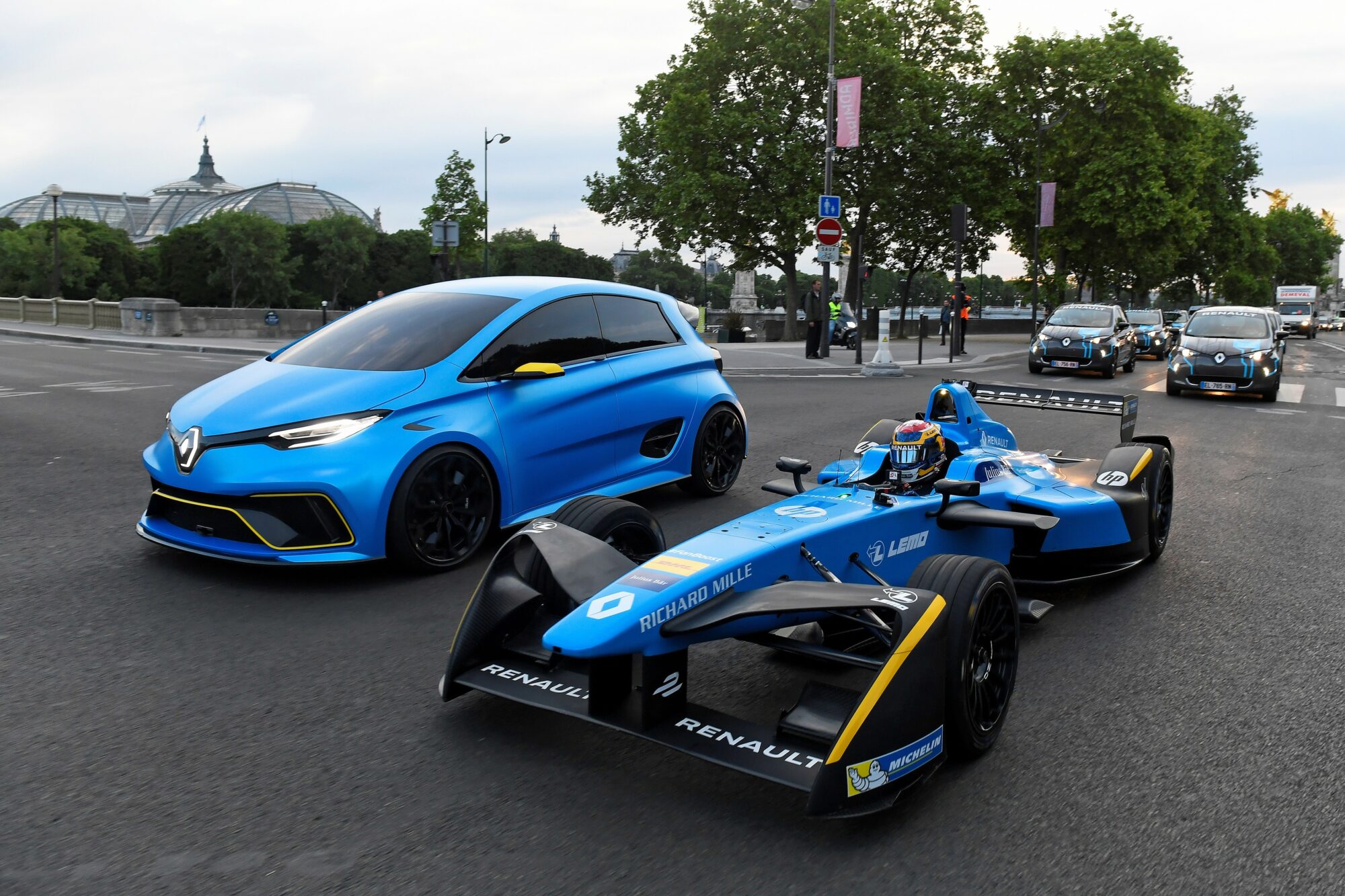 Primary Photo For: {91473, La Formula e Renault eDams R.S. 16 già in azione a Parigi accanto a ZOE e-Sport Concept}