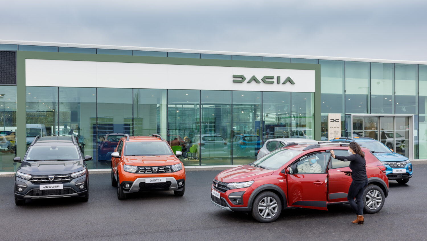 2022 - Story Dacia - Dealerships see Dacia’s new face